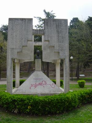 Monumento a Paco Martínez Soria